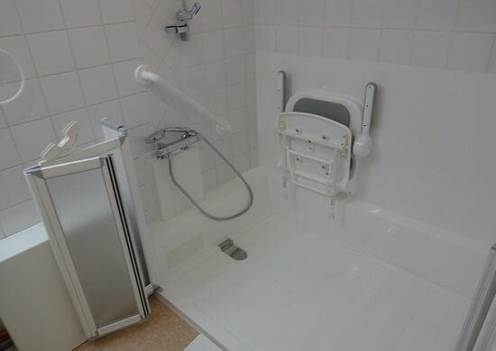 Exemple douche accessible PMR et handicap